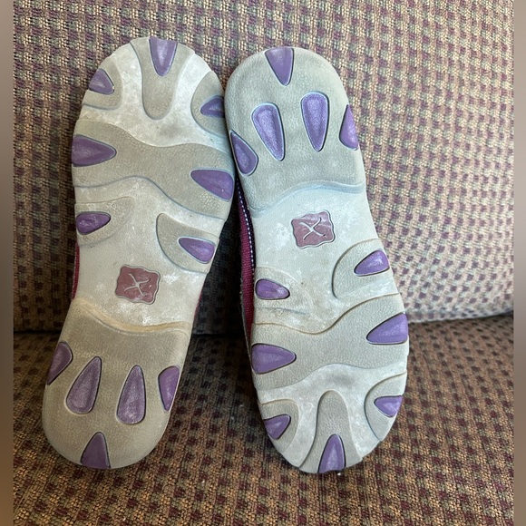 TWISTED X. Mocs. FUN, FUN, FUN SHOES! Sz 9. Purple base, bright colors. - Picture 12 of 12
